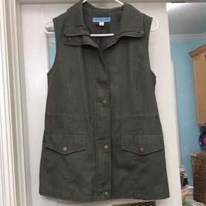 Olive green vest in cotton